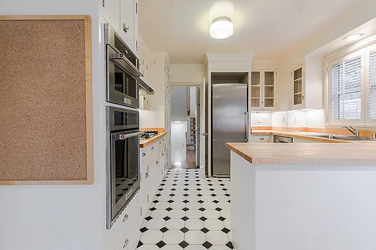 10 Edgehill Way — Photo 6