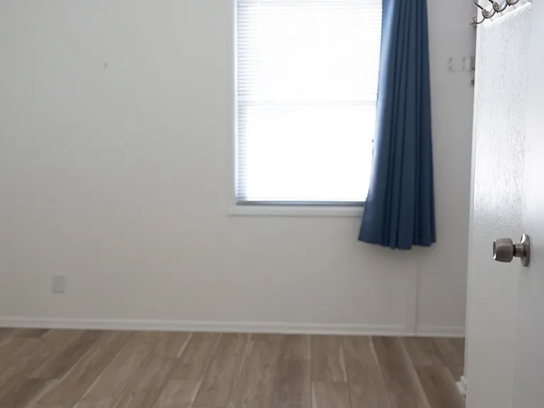 494 W Shields St — Photo 34