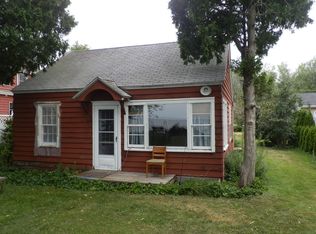 4570 Island View Dr, Oshkosh, WI 54901