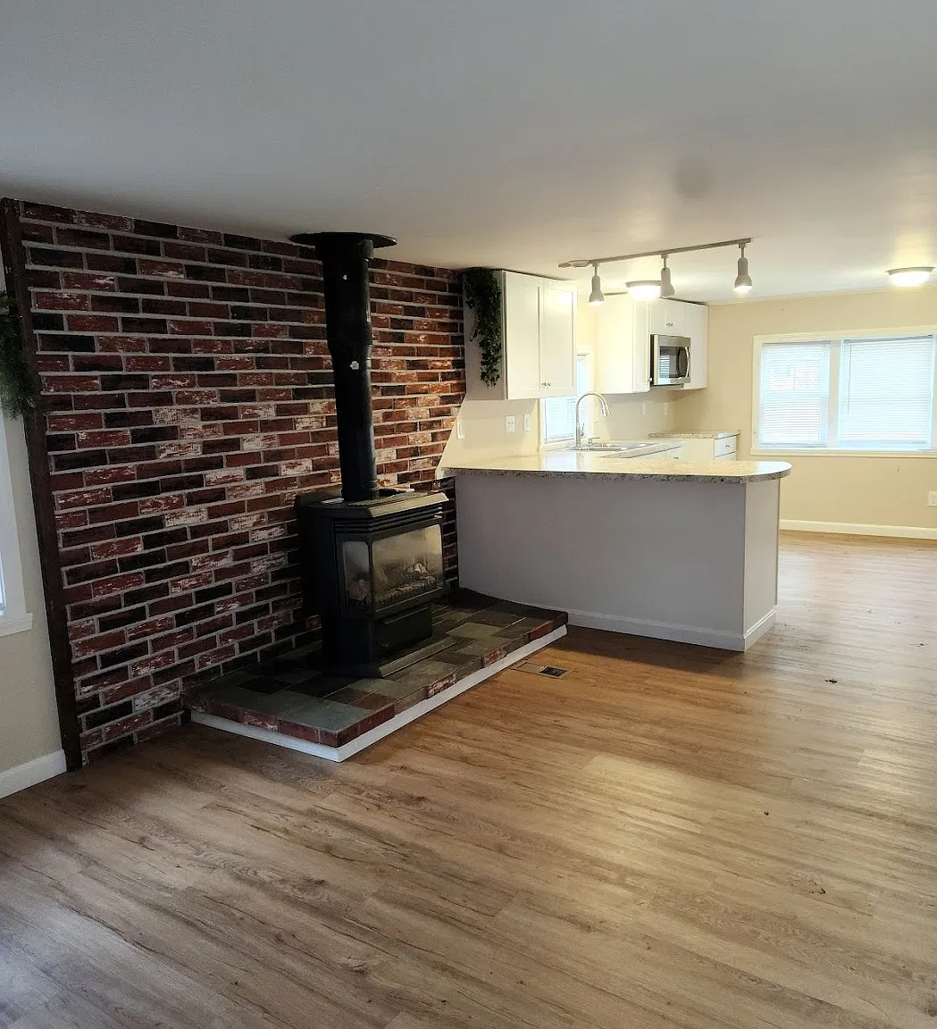47 McQuaid St — Photo 2