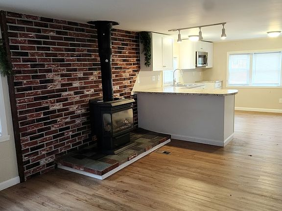 2nd image of 47 McQuaid St