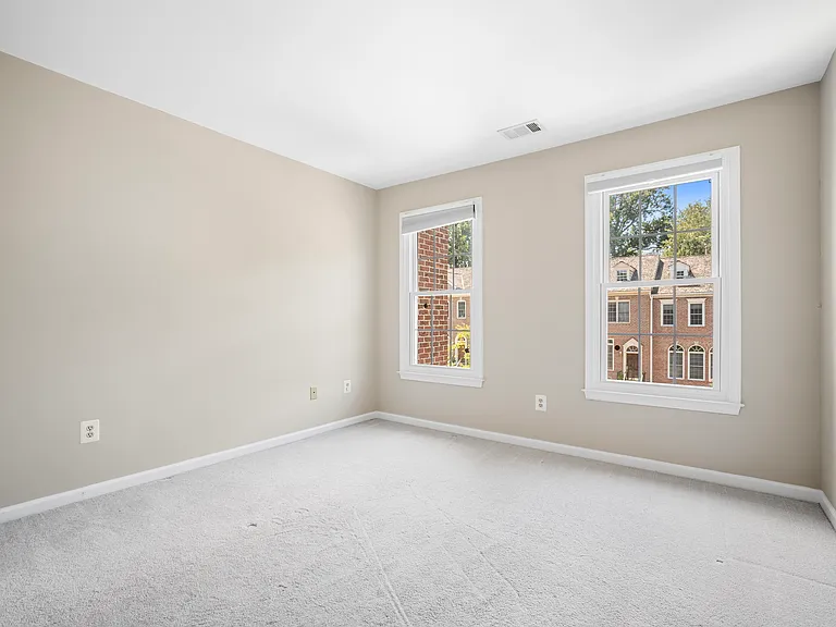10186 Castlewood Ln — Photo 23