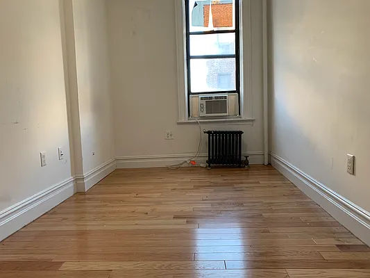 Rented by Hillel Realty Group | media 16