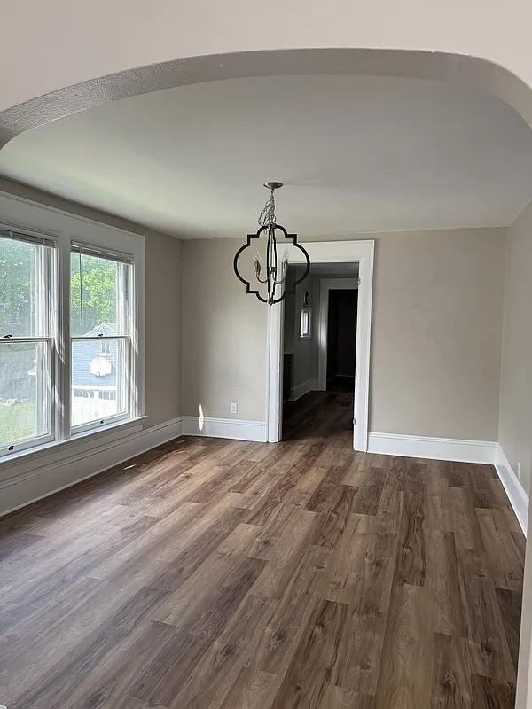 2 bed, 1.0 bath, 1450 sqft, $1,199 — Photo 2