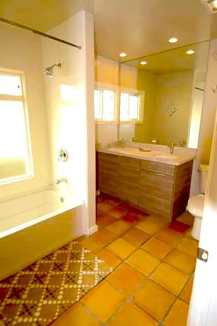 4 bed, 2000 sqft, $7,982 — Photo 3