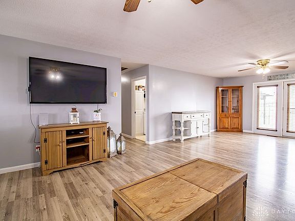 5th image of 1041 McGuinn Rd