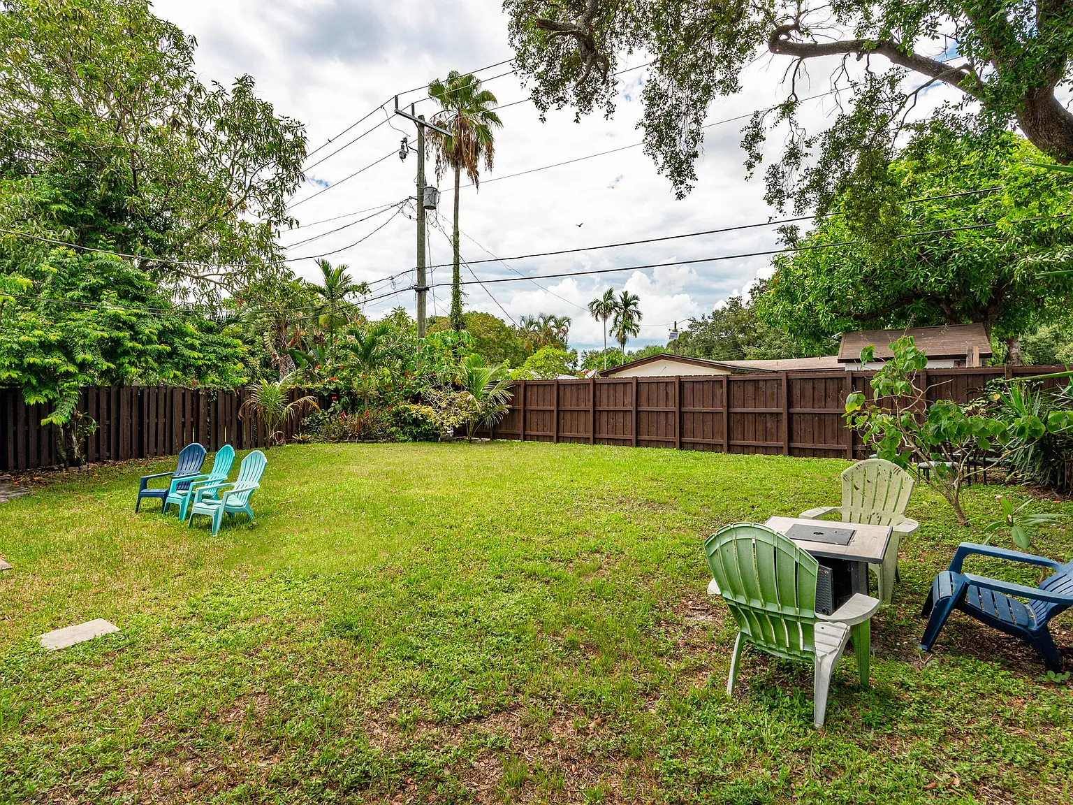 3 bed, 2.0 bath, 897 sqft, $4,000 — Photo 2