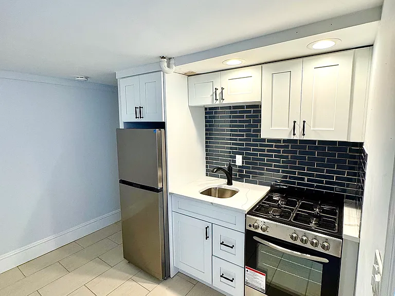 19 Illinois Ave — Photo 2