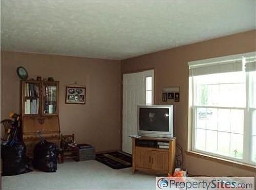 3rd image of 976 Dakin St