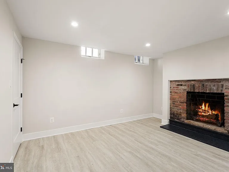 214 S Henry St — Photo 10