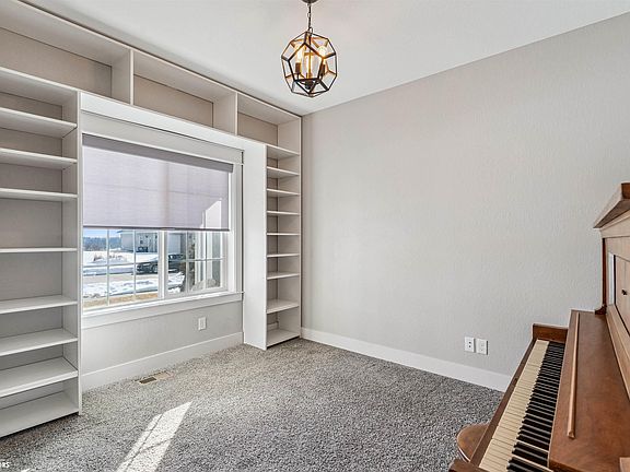 3rd image of 3303 Lily Ln