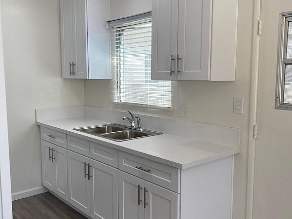 5th image of 10425 Parr Ave APT A