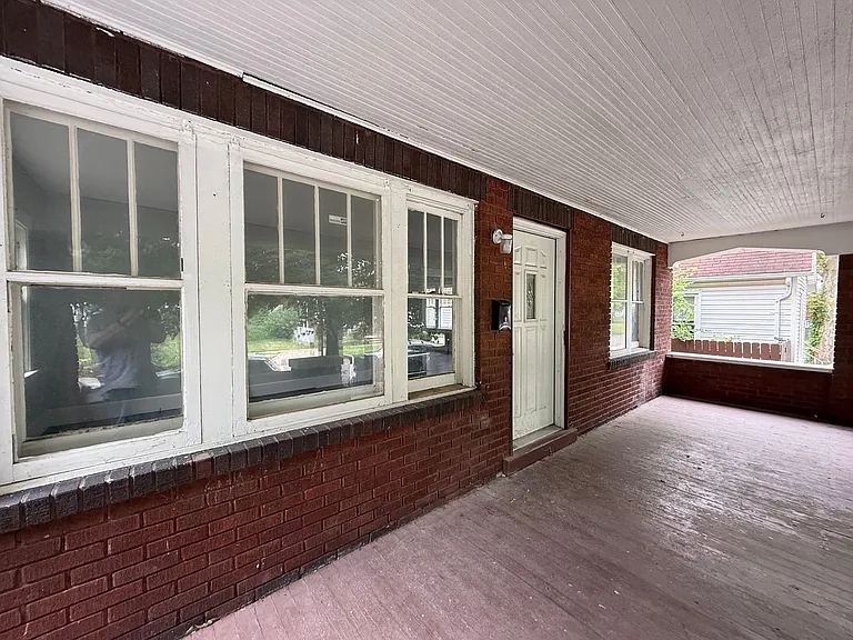 1454 E Main St — Photo 3