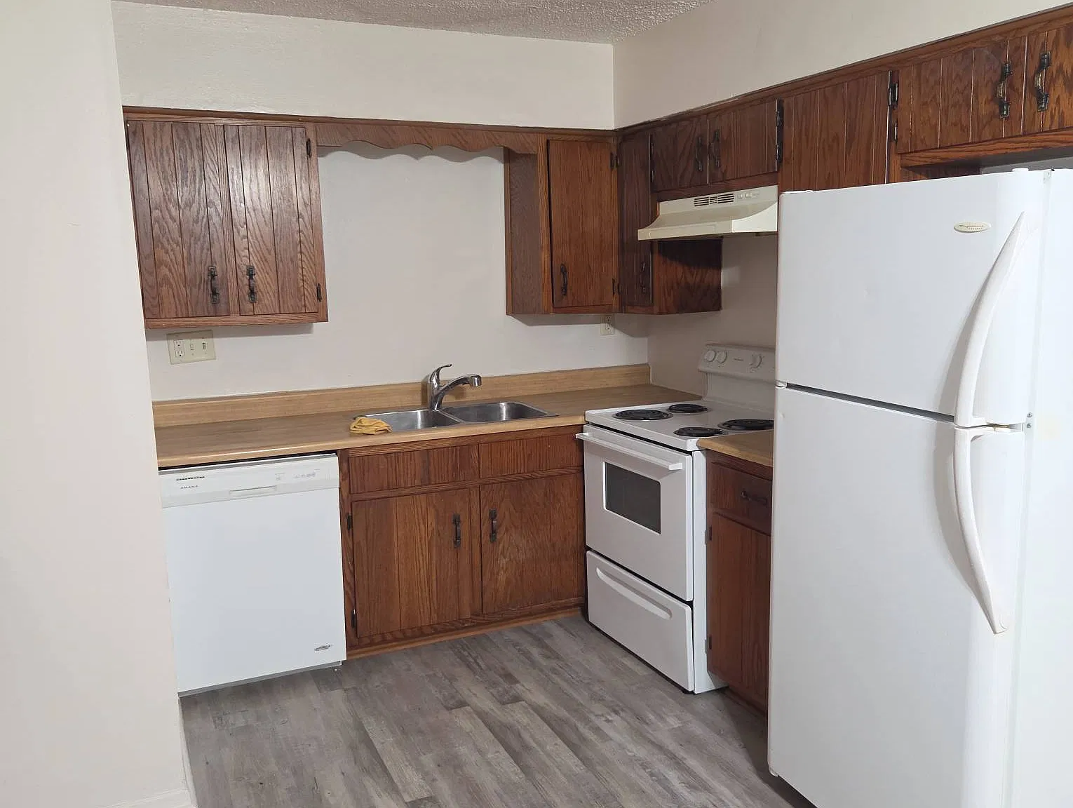 1400 Pioneer Road - 12 — Photo 2