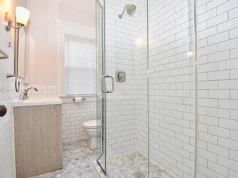 532 Elsmere St — Photo 13