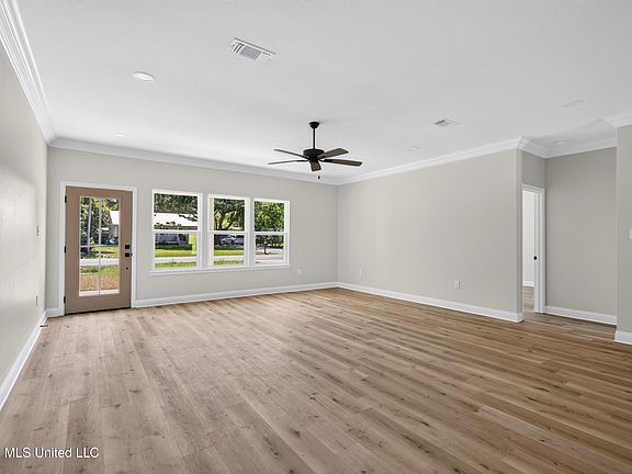 3rd image of 522 Main St