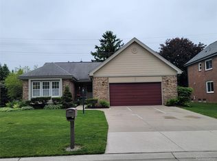 201 Sandalwood Dr, Rochester Hills, MI 48307