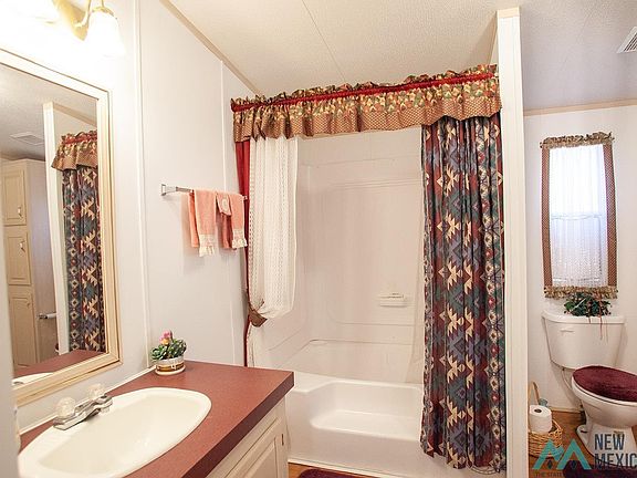 3rd image of 204 Hemlock Cir
