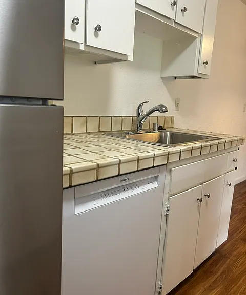 250 Whitmore St #301 — Photo 8