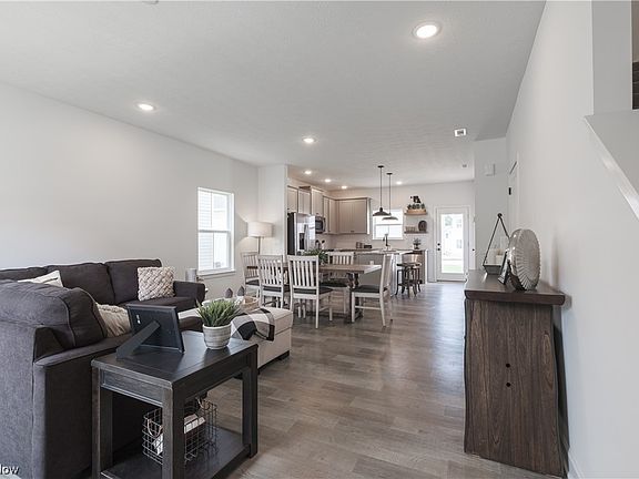 2nd image of 465 Auld Farm Cir