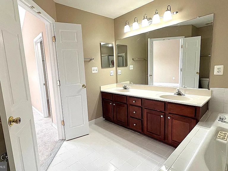 44314 Cornish Ln — Photo 26
