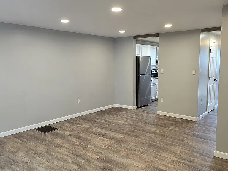 50 Edward J Roy Dr #4 — Photo 6