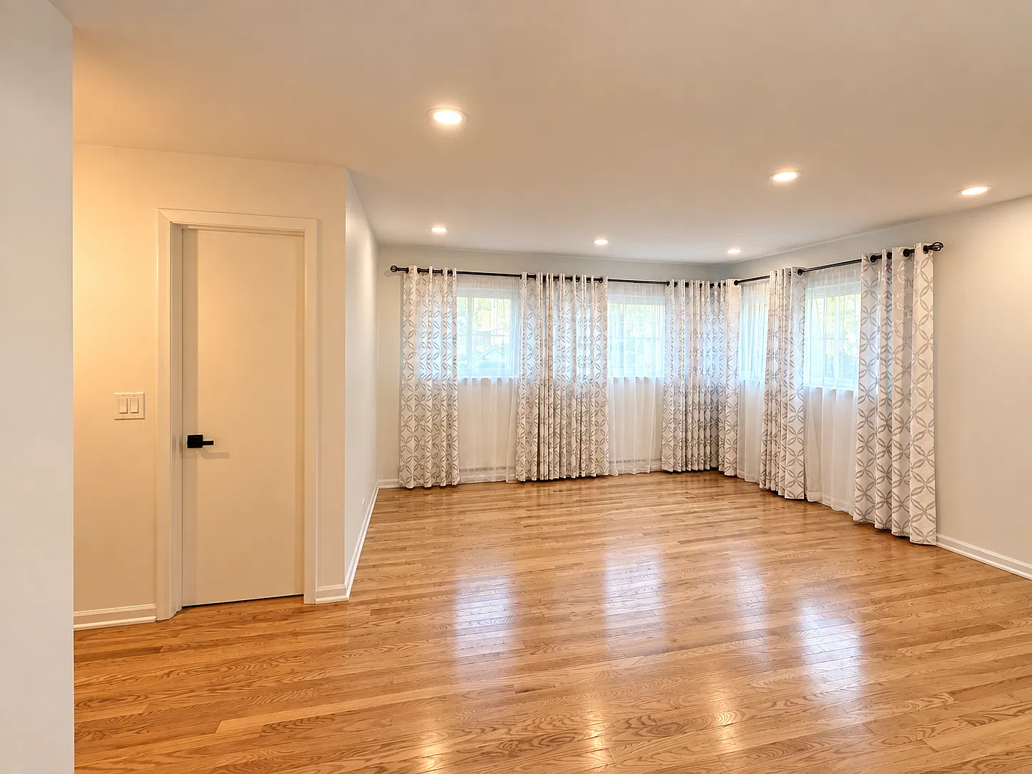 7201 W Wellington Ave — Photo 2