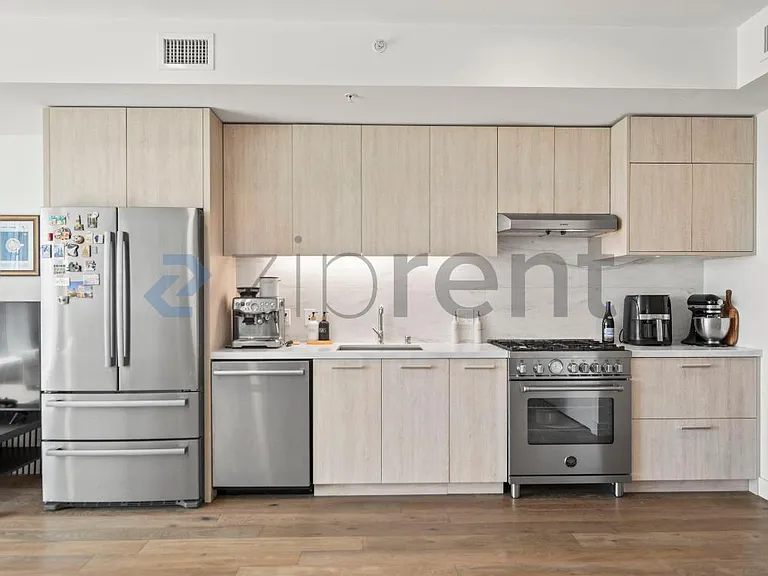 188 W Saint James St #10710 — Photo 15