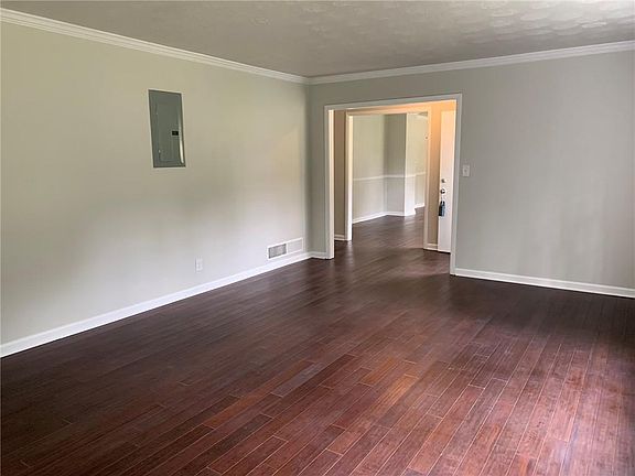 4th image of 468 Stark St