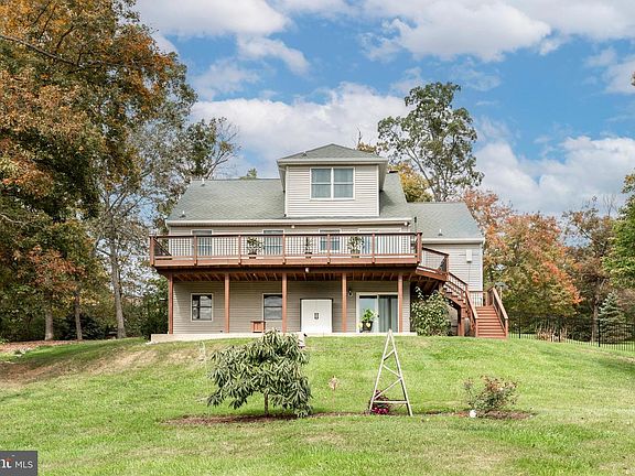 3rd image of 1120 Bradley Dr