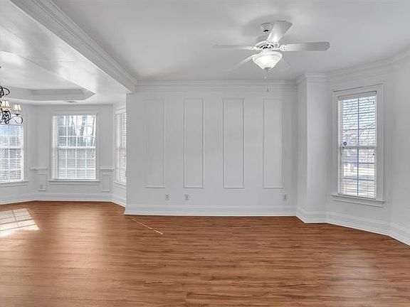 4th image of 480 Young James Cir