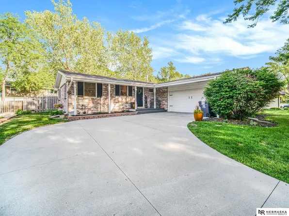 430 Driftwood Dr, Lincoln, NE 68510