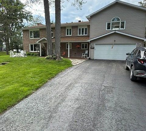 3rd image of 4372 Armitage Ave W