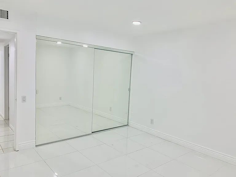 5301 Balboa Blvd #F7 — Photo 10