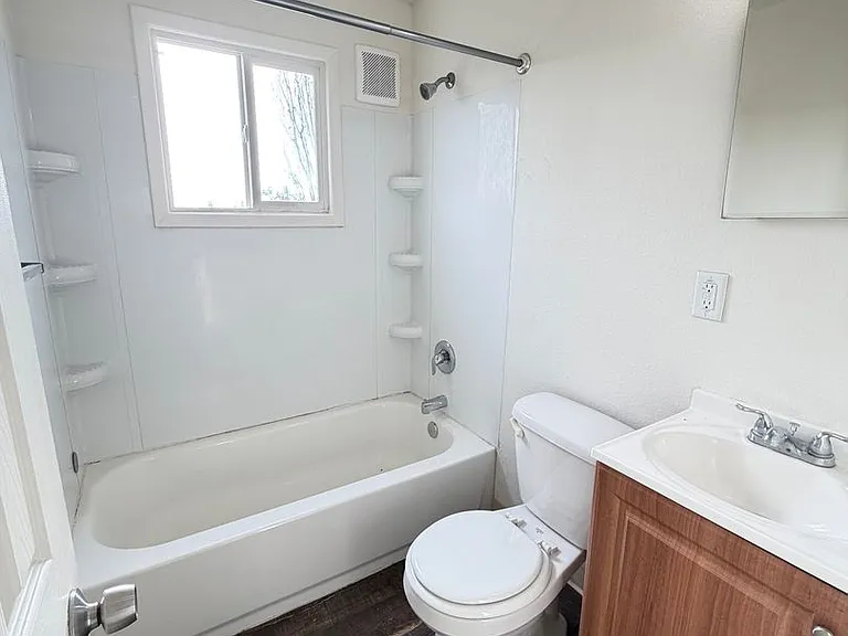7865 Valley Rd NE — Photo 21