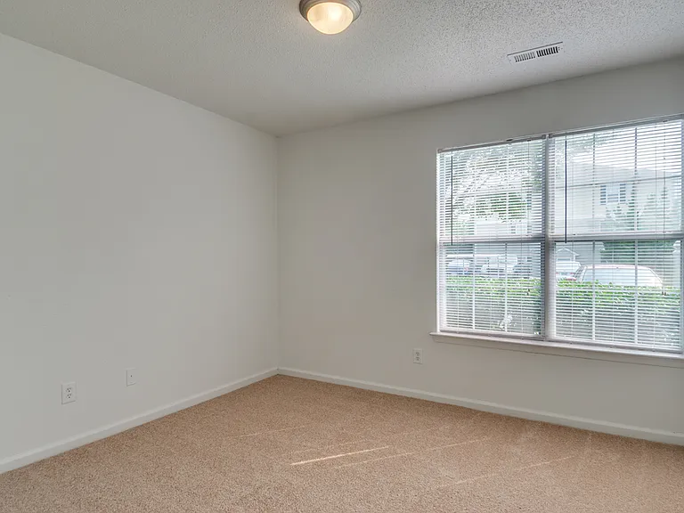 Crestview Apartments — Photo 37