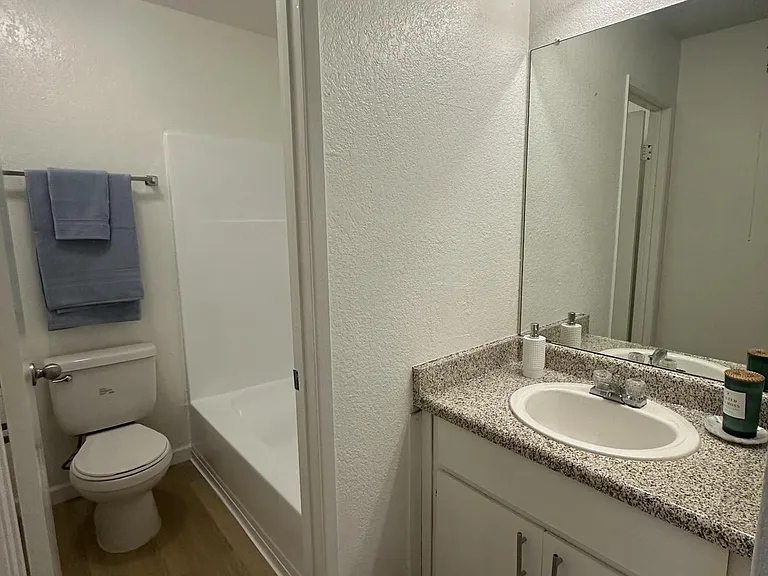 Vantage Point Apartments — Photo 14