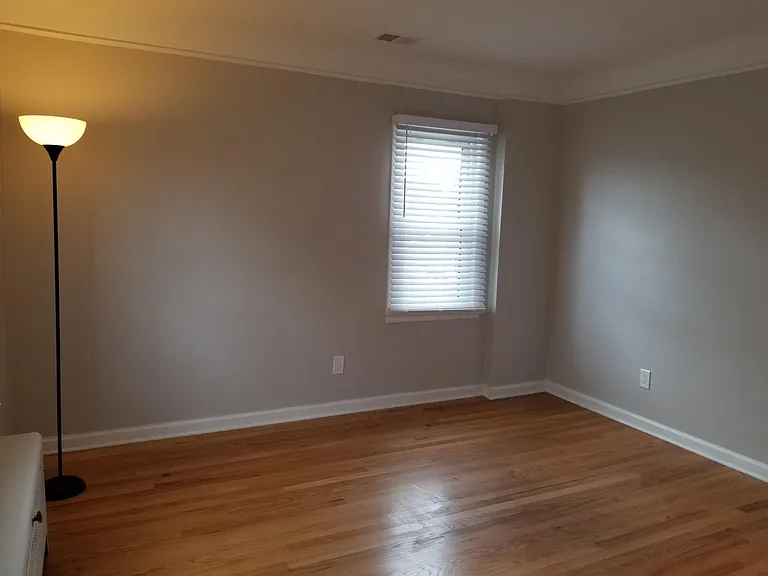 324 E 3rd St #3 — Photo 5