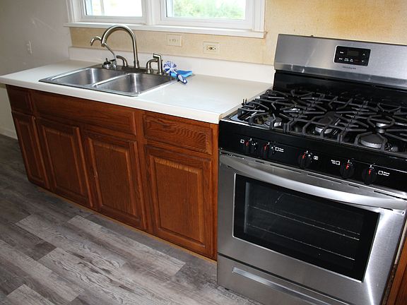 4th image of 805 Milligan St