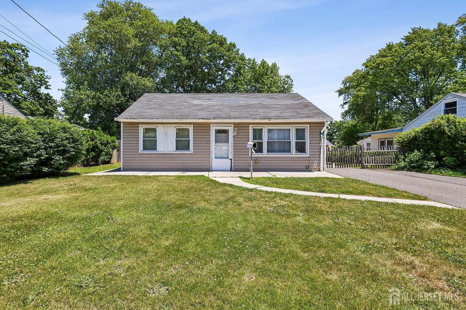 3 bed, 2.0 bath, 1200 sqft, $3,000 — Photo 2