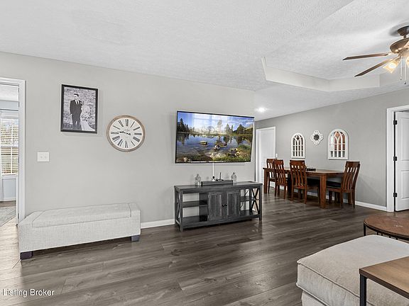 5th image of 407 Susannah Ave