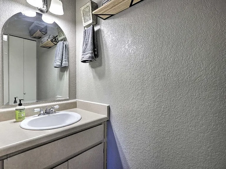 2700 S White Mountain Rd #201 — Photo 15