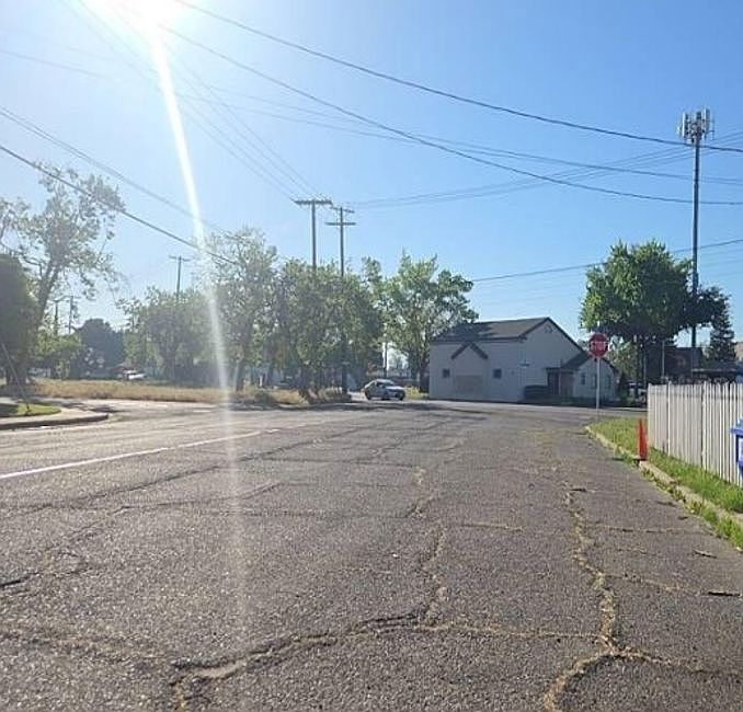 Exterior Neighborhood (street photo)