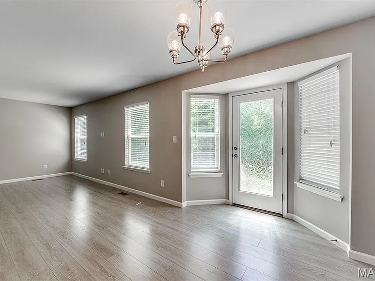 529 Parkgate Dr — Photo 7
