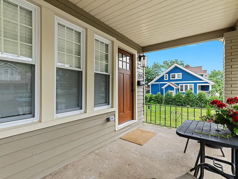 211 Ardmore Dr — Photo 7