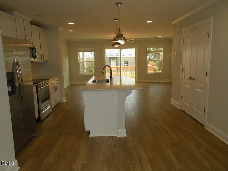 328 Page Square Dr — Photo 4