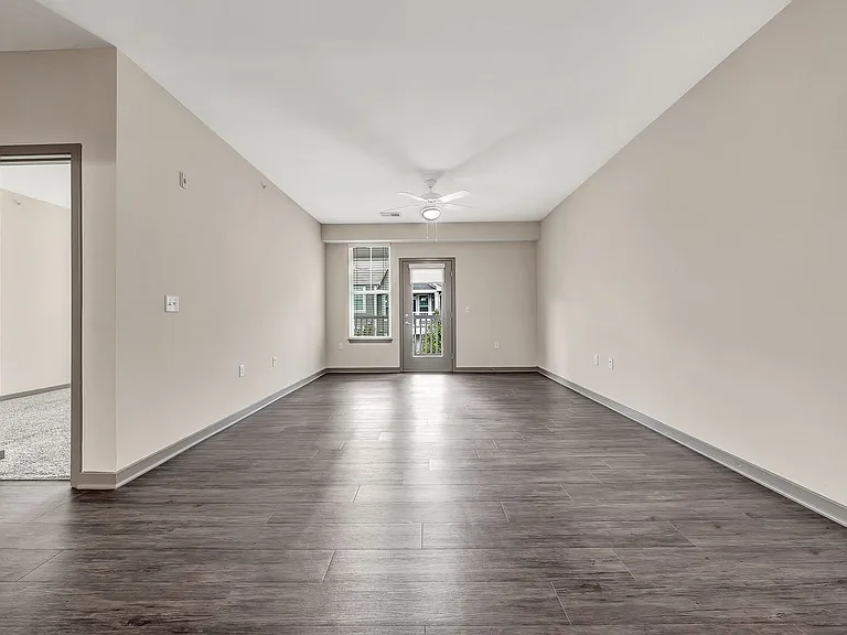Avellan Springs Apartments — Photo 2