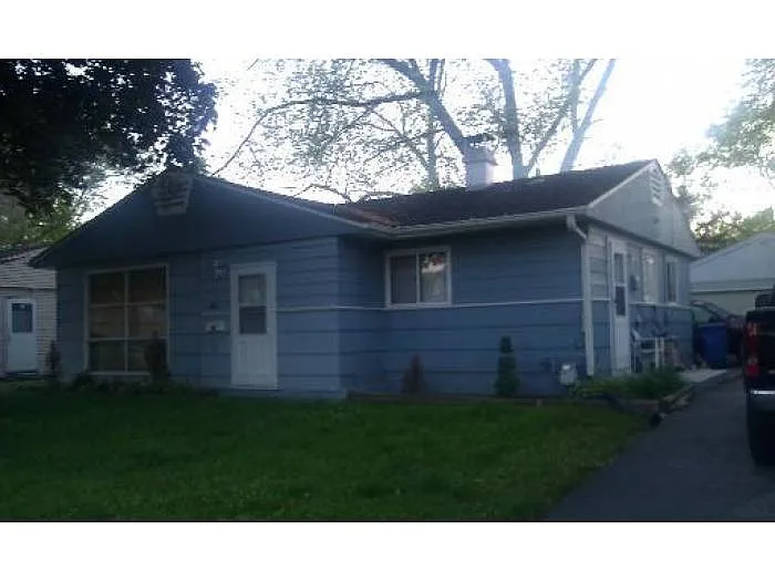 66 Birch St photo 1