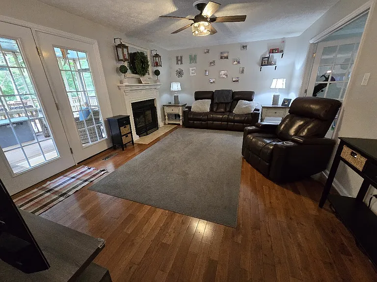 9409 Continental Dr — Photo 13