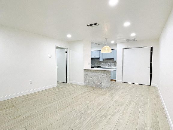 4th image of 708 Angelina Ln #B